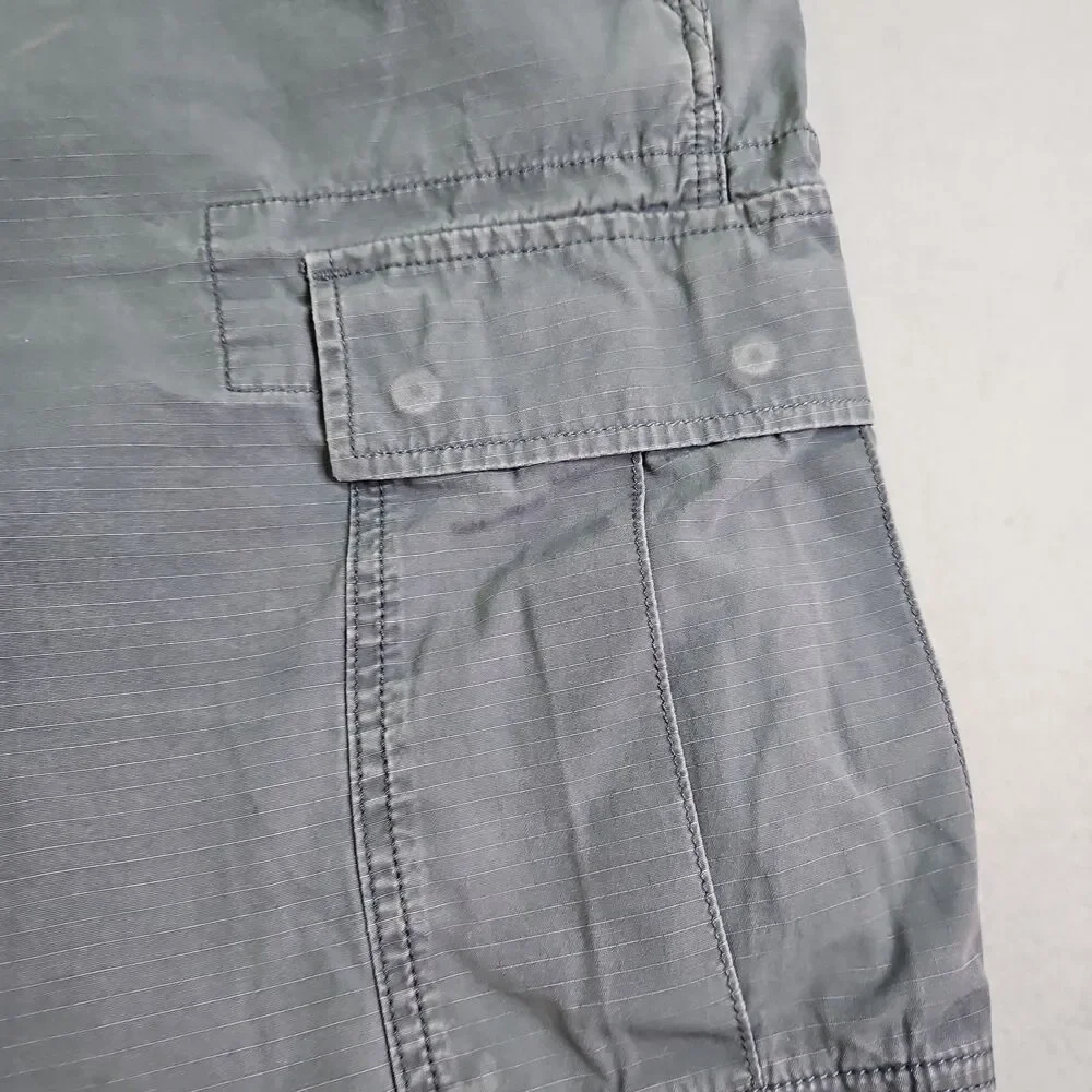 Vintage Y2K Levi Strauss & Co. Cargo Shorts Size 38 Gray Snap Button Pockets